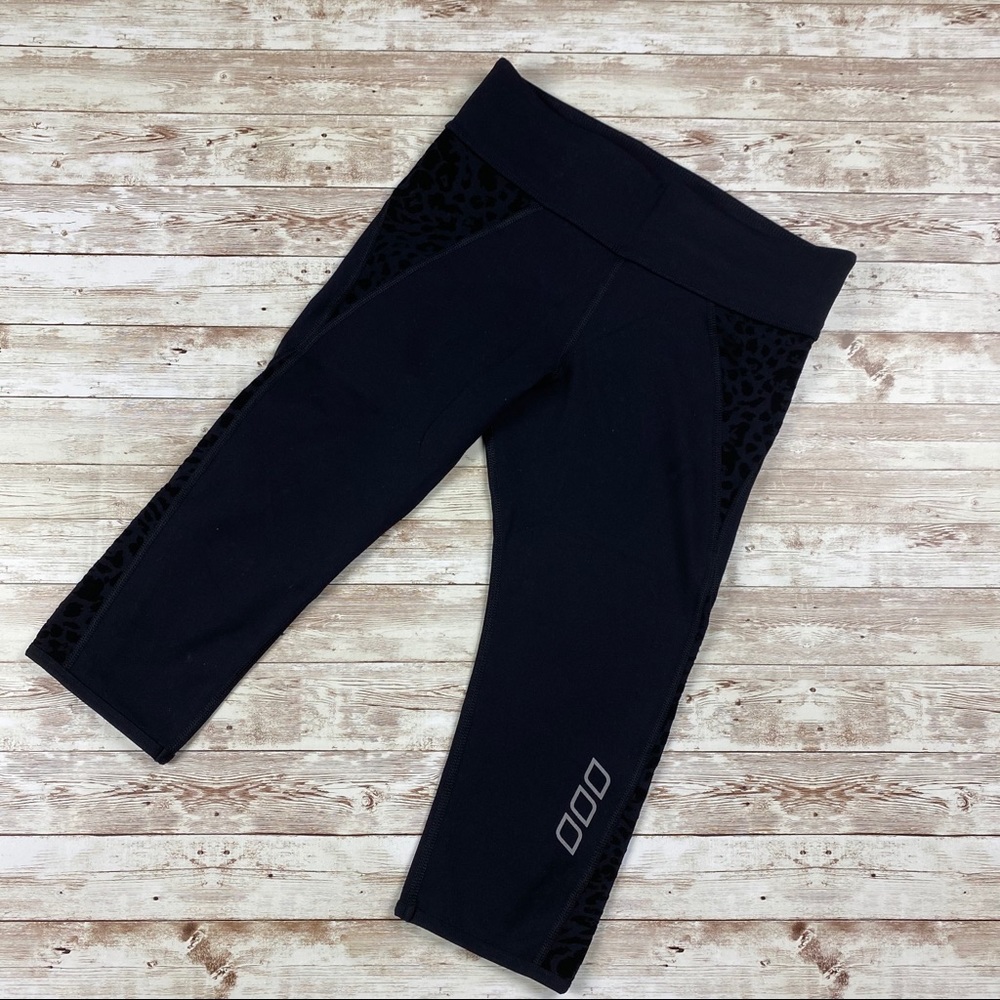 Lorna Jane Premium black cropped leggings